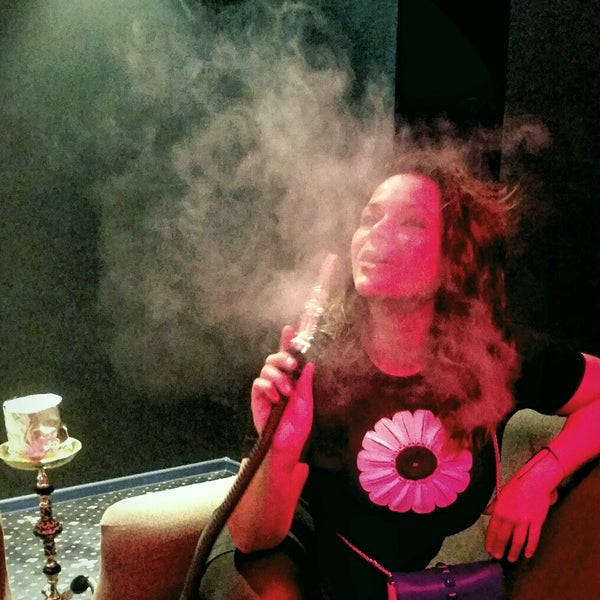 12/9/2014에 Mia Z.님이 Smoke Me Cafe에서 찍은 사진