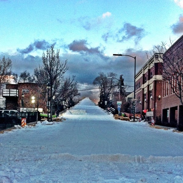 รูปภาพถ่ายที่ Dew Downtown Flagstaff โดย visitflagstaff เมื่อ 2/8/2013