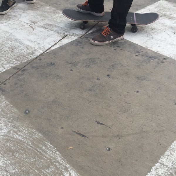 Скейт парк vans off the Wall