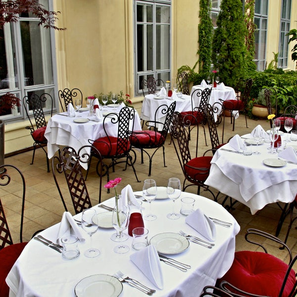 6/8/2017 tarihinde Pálffy Palác Restaurantziyaretçi tarafından Pálffy Palác Restaurant'de çekilen fotoğraf