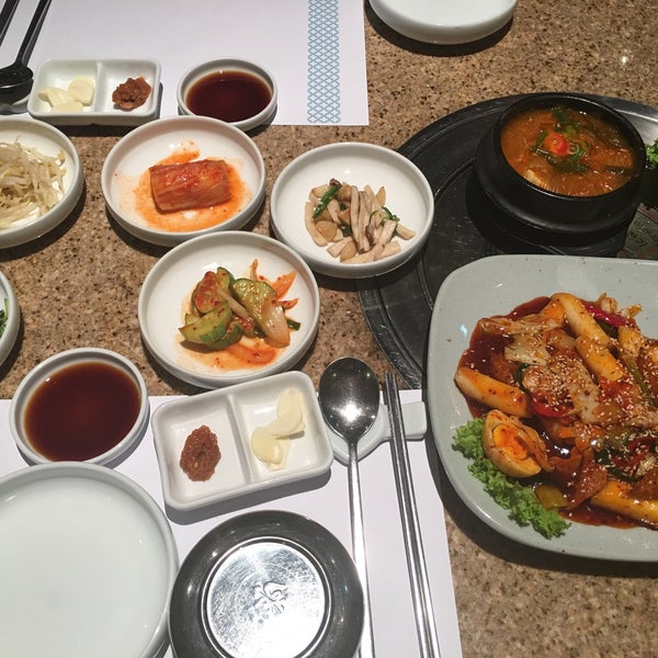 Photo taken at Da On Fine Korean Cuisine by Peiyue on 3/10/2017