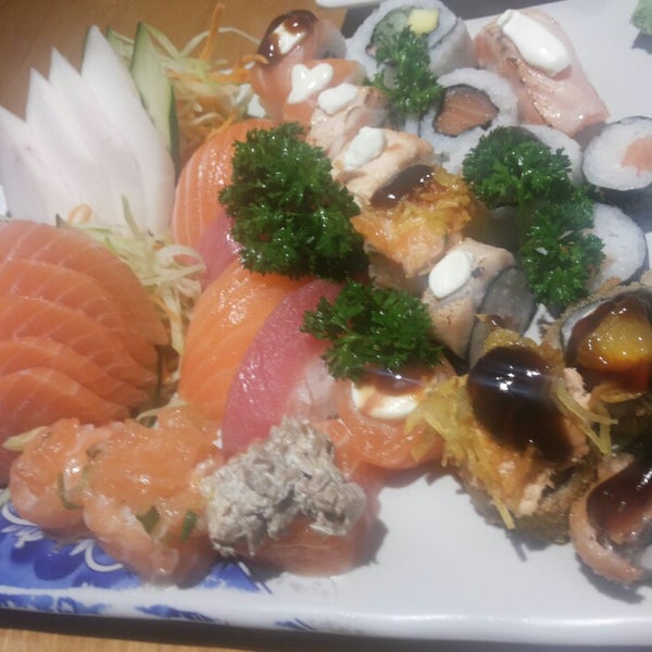 Photo taken at Naoki Sushi by Gisa O. on 8/25/2014