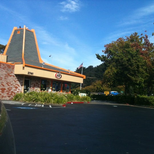 9/16/2012 tarihinde Andy R.ziyaretçi tarafından A&amp;W Restaurant'de çekilen fotoğraf