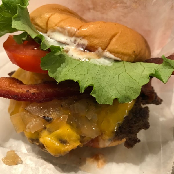 Photo taken at Big Al&#39;s Gourmet Butter Made Burgers by Lindy F. on 7/11/2017