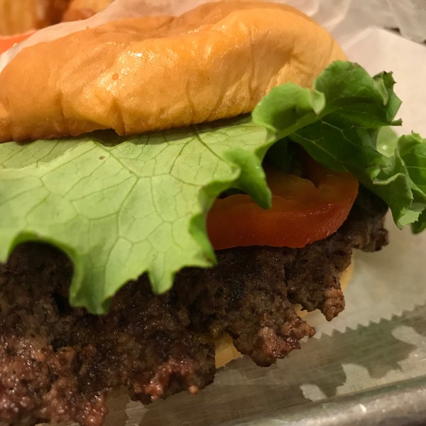 Photo taken at Big Al&#39;s Gourmet Butter Made Burgers by Lindy F. on 7/11/2017