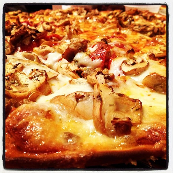 2/7/2013에 Lindy F.님이 Aurelio&#39;s Pizza - Marietta에서 찍은 사진