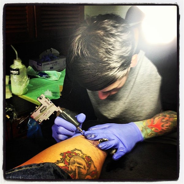 Тату студия. Тату салон элиста. Тату салон камышин. Камышин тату салон. Тату салон мастер.