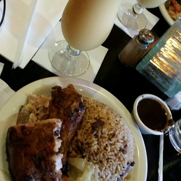 Снимок сделан в Good To Go Jamaican Restaurant &amp; Event Space BREAKFAST-LUNCH-DINNER пользователем Pennie S. 11/30/2016