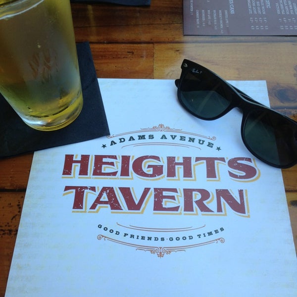 รูปภาพถ่ายที่ Heights Tavern โดย Michael L. เมื่อ 3/31/2013