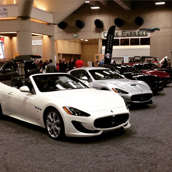 Foto diambil di San Diego International Auto Show oleh Michael L. pada 1/2/2015