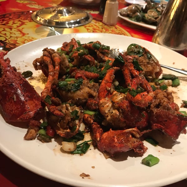 Das Foto wurde bei Newport Tan Cang Seafood Restaurant von Claire P. am 2/7/2019 aufgenommen
