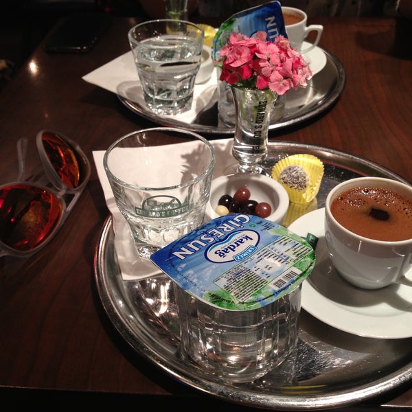Photo taken at Edward&#39;s Coffee by Nazlı B. on 5/2/2013