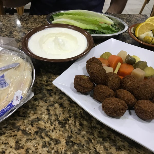 مطعم بيروتي 1 Tip From 63 Visitors