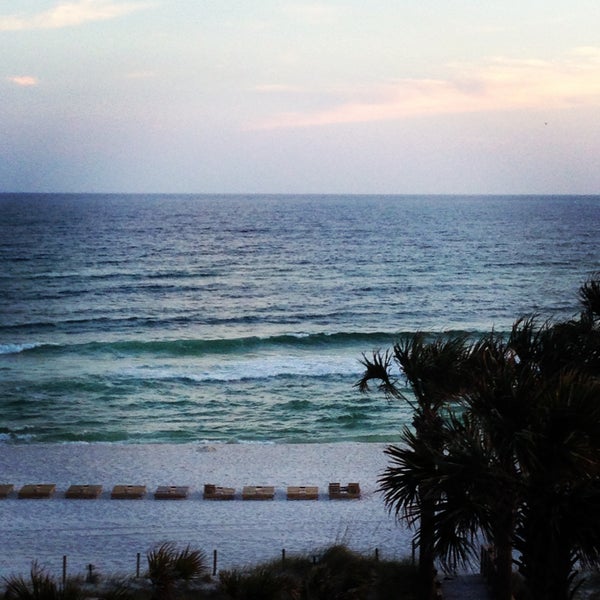 รูปภาพถ่ายที่ Grand Panama Beach Resort โดย Julie D. เมื่อ 4/19/2013