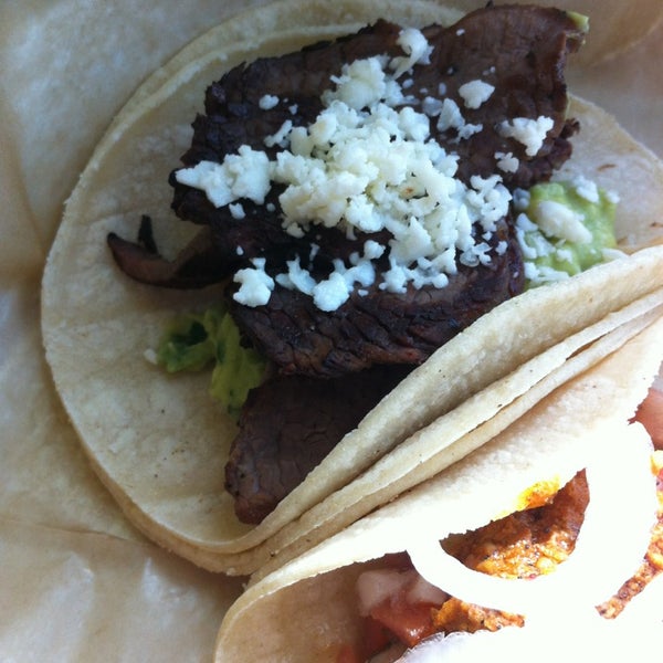 3/15/2013 tarihinde Mai N.ziyaretçi tarafından Dorado Tacos &amp; Cemitas'de çekilen fotoğraf