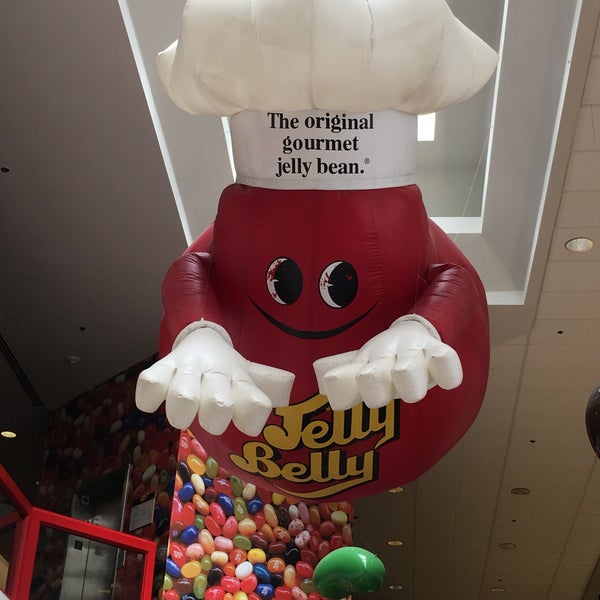 Foto diambil di Jelly Belly Factory oleh Jennifer H. pada 8/5/2019