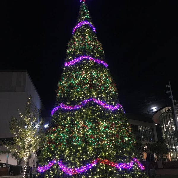 12/13/2019 tarihinde Jennifer H.ziyaretçi tarafından Hillsdale Shopping Center'de çekilen fotoğraf