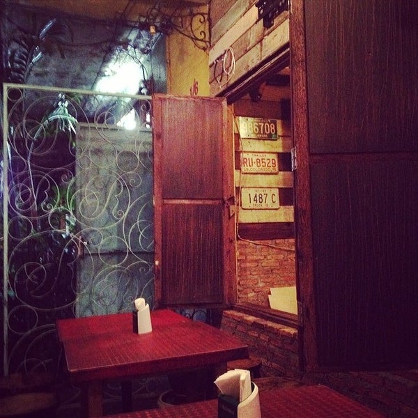 Роллинг стоунз болотная набережная. Роллингс бар брянск. Rolling bar. Rolling bar. Бар rolling stone красный октябрь.