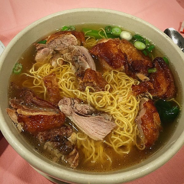 Foto scattata a South Garden Chinese Restaurant da Mario T. il 1/18/2015