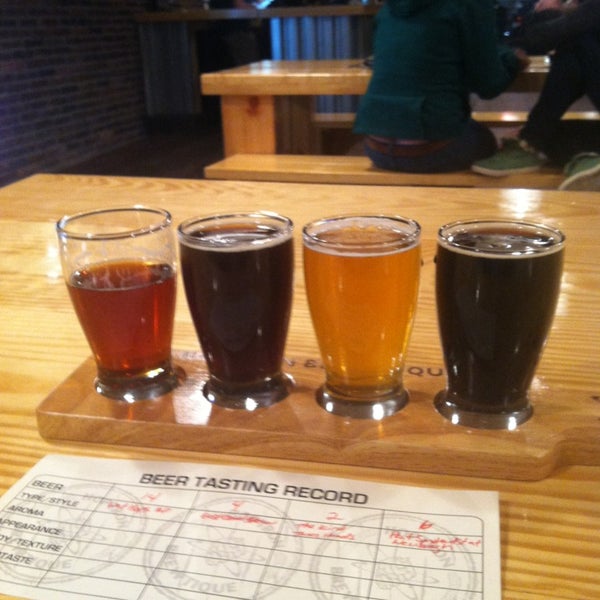 Photo taken at Hoptron Brewtique by Luis S. on 1/30/2013