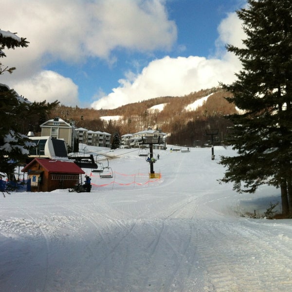รูปภาพถ่ายที่ Centre de Ski Stoneham โดย Jim H. เมื่อ 2/14/2013
