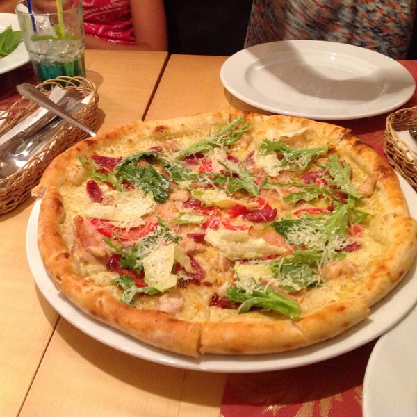 Прикольная новая пицца Цезарь - рекомендую. Понравилась так же утиная грудка под соусом.