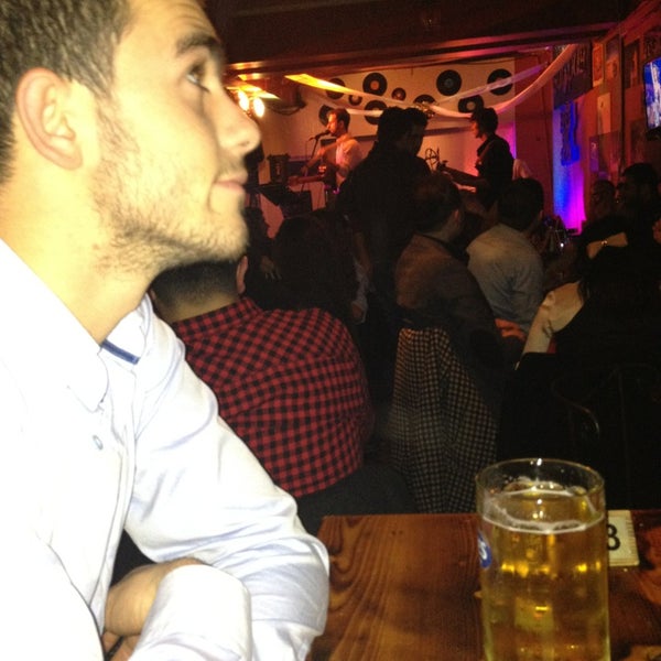 Foto tirada no(a) Şat Pub por Kubra G. em 12/31/2012