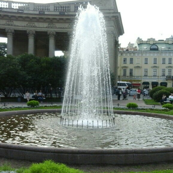 Фонтан у Казанского собора