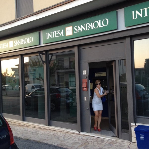 Intesa sanpaolo. Интеза Санпаоло. Банк Intesa. Intesa Italy. Банк Intesa Sanpaolo Россия.