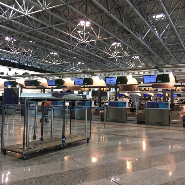 Foto tirada no(a) Aeroporto de Milão Malpensa (MXP) por Jamba t. em 8/5/2017
