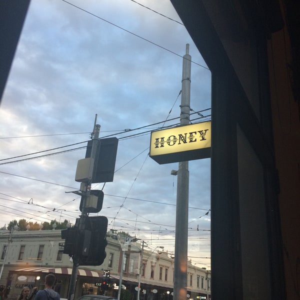 3/17/2015 tarihinde Chantelle H.ziyaretçi tarafından Honey Bar and Restaurant'de çekilen fotoğraf