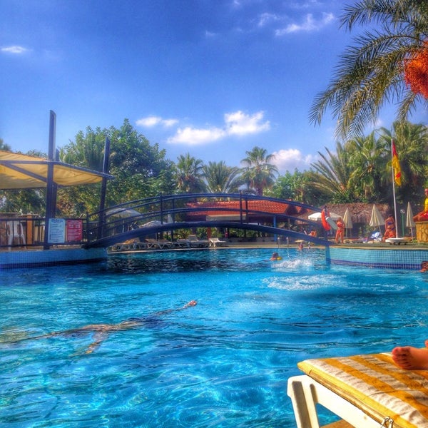 Das Foto wurde bei Club Güneş Garden Hotel von İbrahim K. am 10/6/2014 aufgenommen