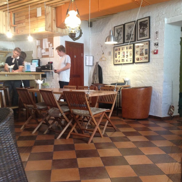5/6/2013 tarihinde Nik N.ziyaretçi tarafından DRUZI cafe &amp; bar'de çekilen fotoğraf