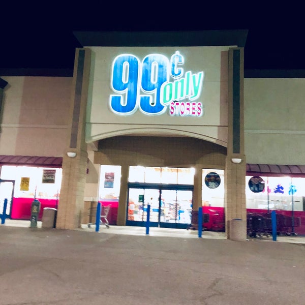 Снимок сделан в 99 Cents Only Stores пользователем Pinta 🐾 🖤 💛 1/14/2019...
