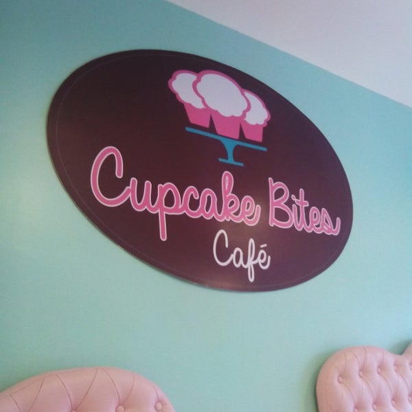 9/26/2014にBlessie D.がCupcake Bites Caféで撮った写真