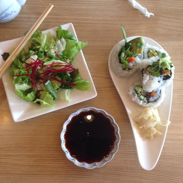 3/11/2014 tarihinde Morgan F.ziyaretçi tarafından Toshi Sushi'de çekilen fotoğraf