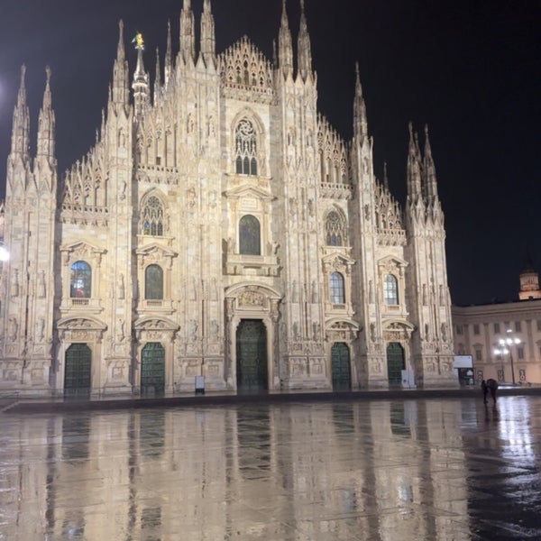 รูปภาพถ่ายที่ Duomo di Milano โดย Meshal เมื่อ 5/1/2023