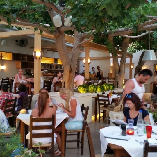 Foto scattata a Alana Restaurant da Dimitris Z. il 7/17/2014