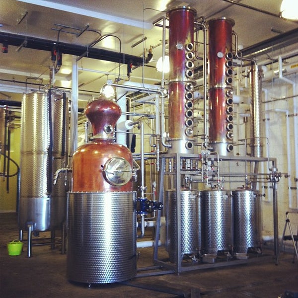 Foto tirada no(a) New Columbia Distillers por Kerry B. em 5/15/2013