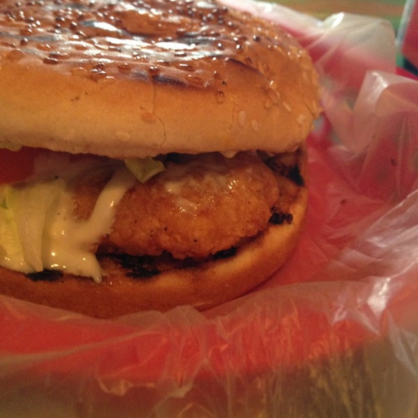 8/31/2013 tarihinde Denisse L.ziyaretçi tarafından Patata&#39;s Burger'de çekilen fotoğraf