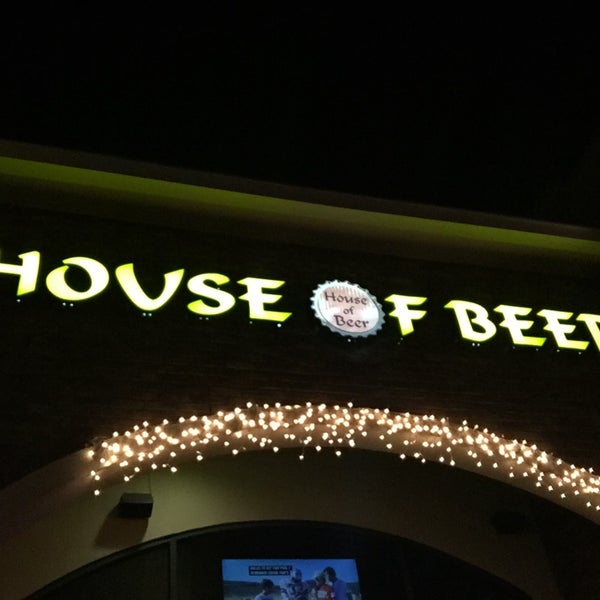 Photo taken at House of Beer by Emmanuel R. on 12/12/2015