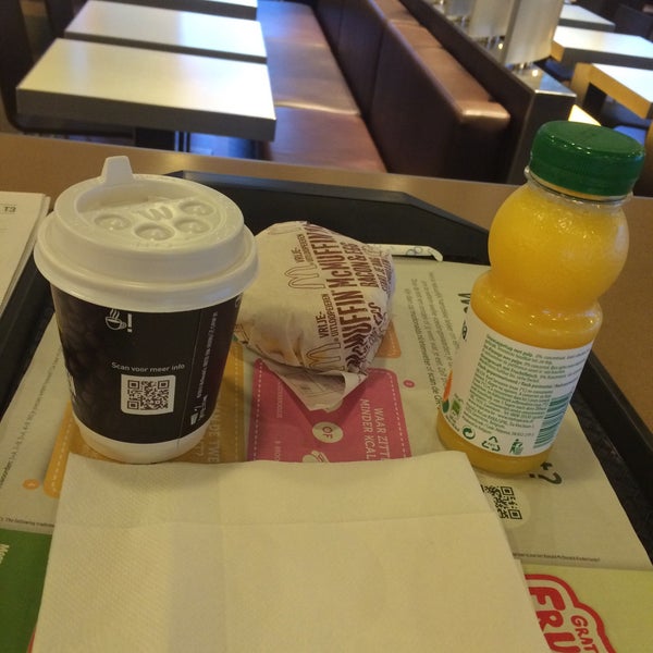 Photo taken at McDonald&#39;s by Marck d. on 10/16/2015