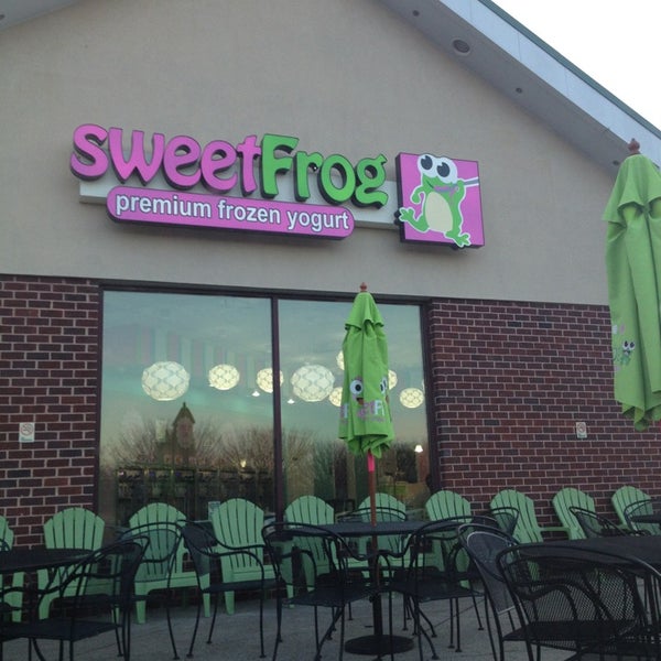Photo taken at sweetFrog Sterling by Jason R. on 2/12/2013