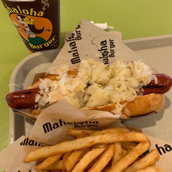Photo prise au Mahaloha Burger par Yos T. le1/1/2019