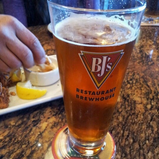 Photo taken at BJ&#39;s Restaurant &amp; Brewhouse by Diana B. on 12/31/2012
