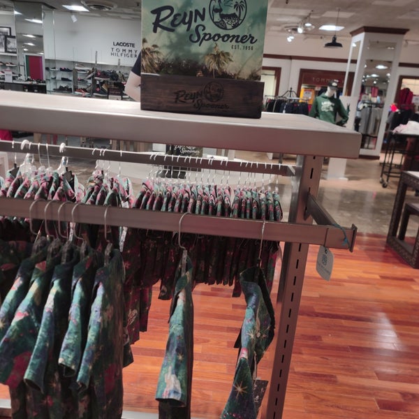 Macy's Outlet Store in Honolulu