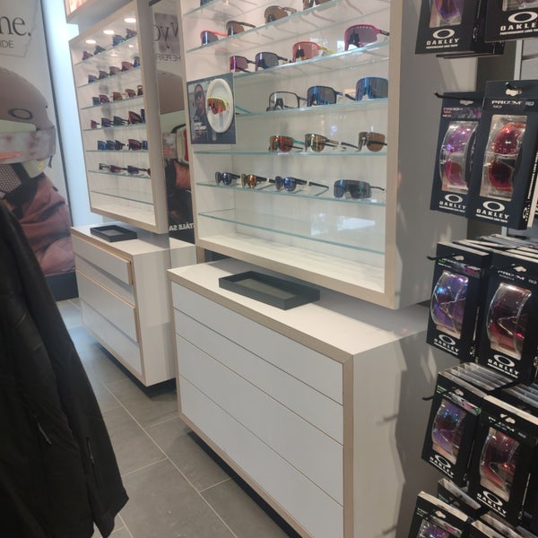Oakley sale ala moana