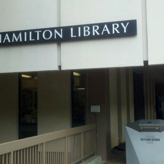 9/14/2014 tarihinde Harry C.ziyaretçi tarafından Hamilton Library'de çekilen fotoğraf