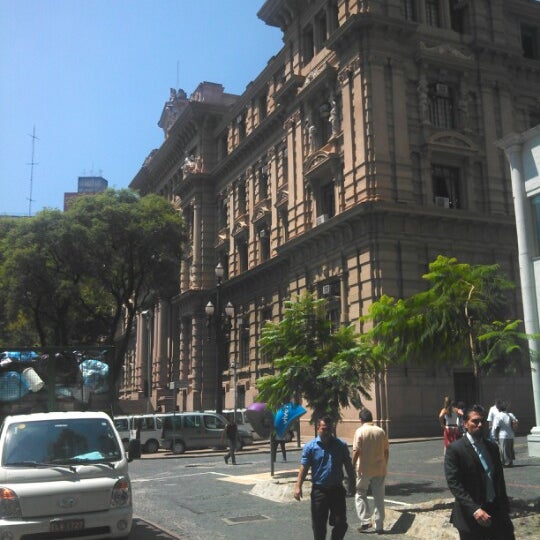 รูปภาพถ่ายที่ TJSP - Palácio da Justiça โดย Thiago B. เมื่อ 2/20/2013