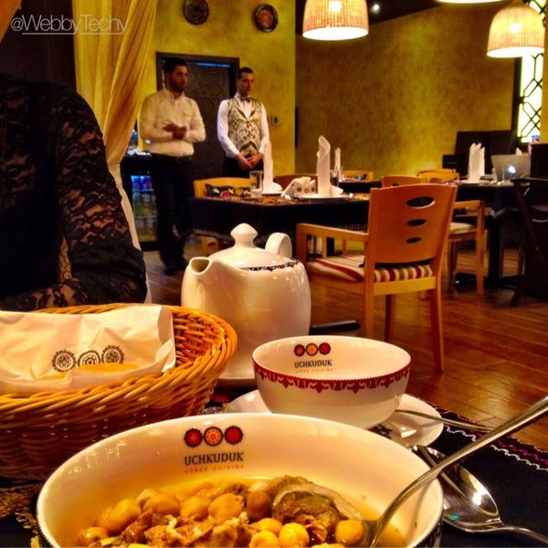 9/14/2014 tarihinde FJ W.ziyaretçi tarafından Uchkuduk - Uzbek Cuisine'de çekilen fotoğraf